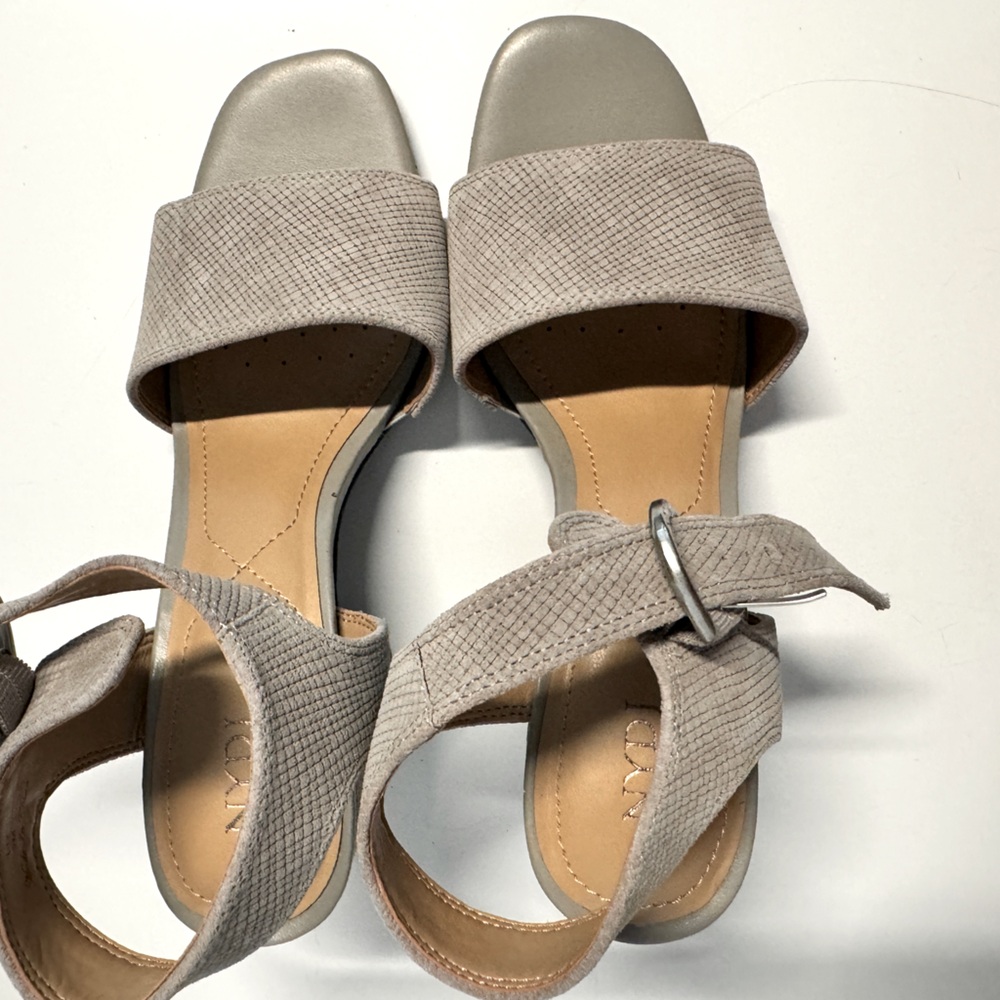 NYDJ grey size 9 fabric upper sandals block heels strappy boho retro twee